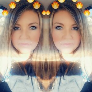 Meet your Posher, Dee dee